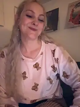 LoveAliceXXX online show from April 2026 07:58:01 PM