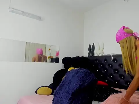 Nathaly Sam online show from April 2026 12:16:02 PM