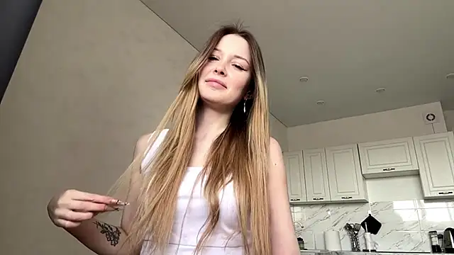 MaryManchitto online show from April 2026 08:37:02 AM