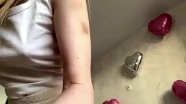 MaryManchitto online show from April 2026 01:52:02 PM