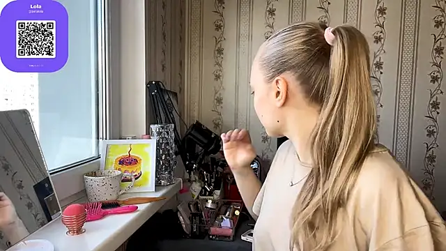 LolaZola online show from April 2026 07:22:01 AM