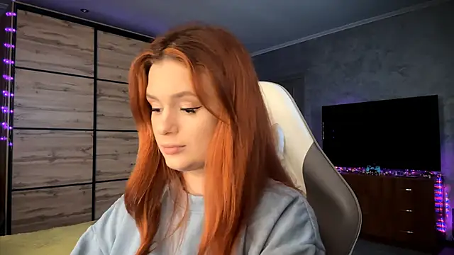 FoxyEmma online show from April 2026 03:09:01 PM