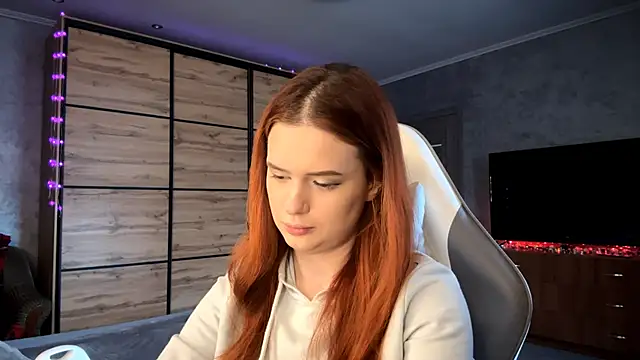 FoxyEmma online show from April 2026 03:06:01 PM