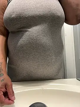 Sweetie8582 online show from April 2026 12:38:02 AM