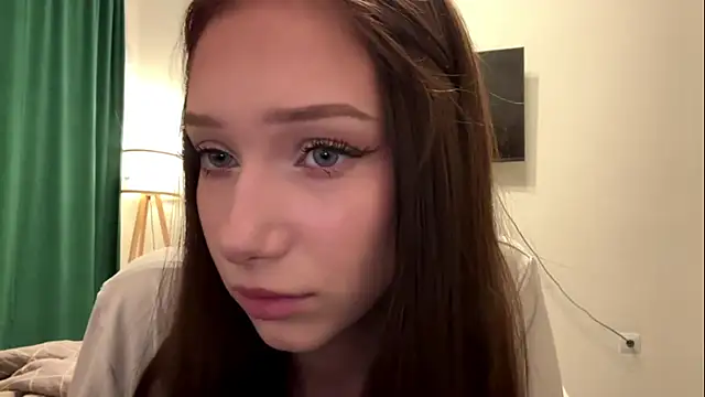 MiaNewstrom online show from April 2026 08:28:02 PM