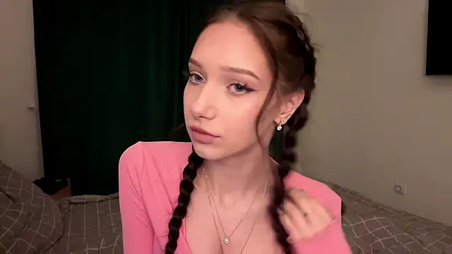 MiaNewstrom online show from April 2026 08:20:02 PM