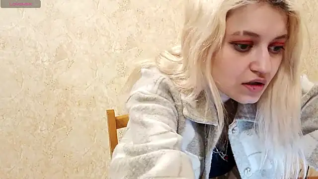 KateRiverr online show from April 2026 08:42:02 PM