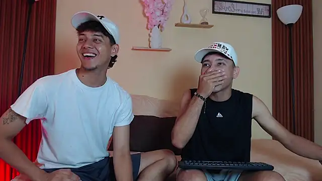 TwoHotTrouble  online show from April 2026 09:26:01 PM