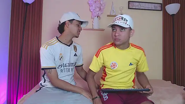 TwoHotTrouble  online show from April 2026 09:48:02 PM