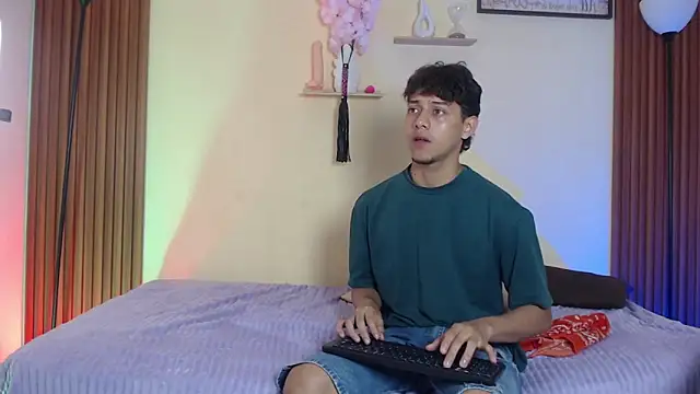 TwoHotTrouble  online show from April 2026 08:12:02 PM