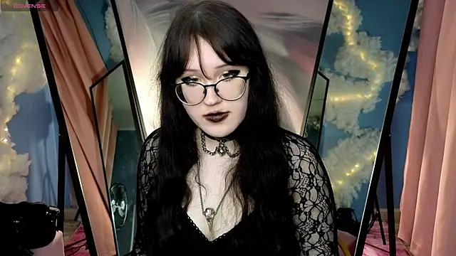 Snapshot of Laura__Wilson chatting on April 2026 02:15:01 PM Laura Wilson online show from April 2026 02:15:01 PM