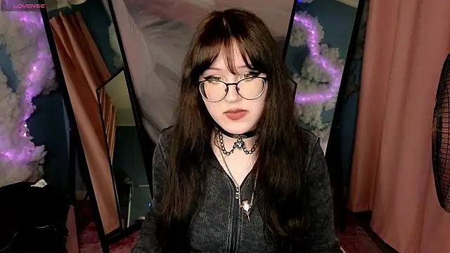 Snapshot of Laura__Wilson chatting on April 2026 01:55:02 PM Laura Wilson online show from April 2026 01:55:02 PM