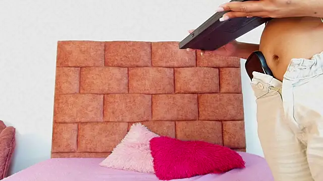 Emily Gross online show from April 2026 06:19:01 AM