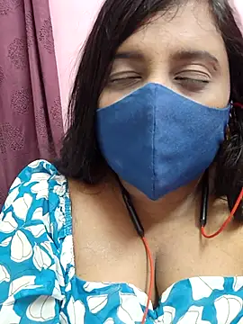 Tami-sonia online show from April 2026 06:45:01 PM