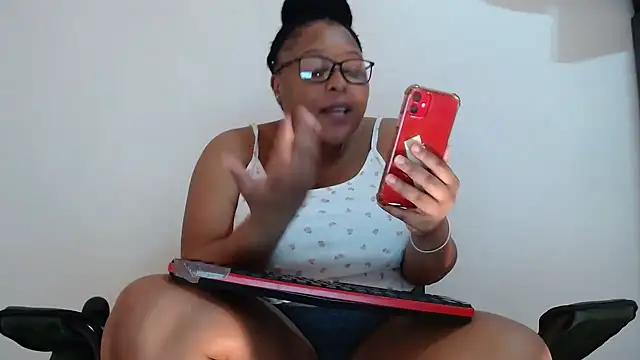 Snapshot of xxZoeyx chatting on March 2025 11:36:02 AM xxZoeyx online show from March 2025 11:36:02 AM