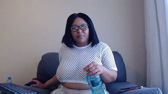 Snapshot of xxZoeyx chatting on January 2026 04:16:01 AM xxZoeyx online show from January 2026 04:16:01 AM