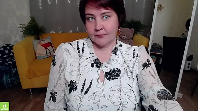 QUEEN02030 online show from May 2026 10:55:02 AM