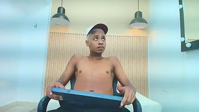 LUCA TURNER online show from April 2026 03:53:02 AM