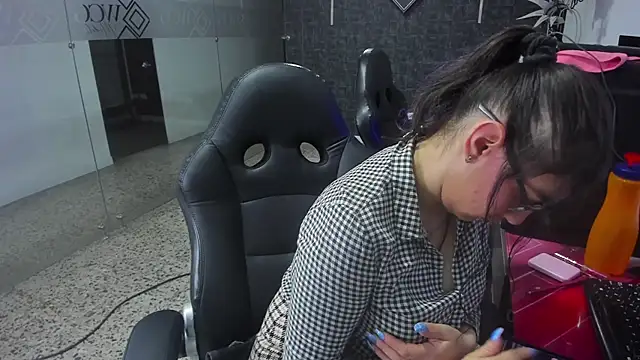 Ellaa honey online show from April 2026 02:12:01 PM