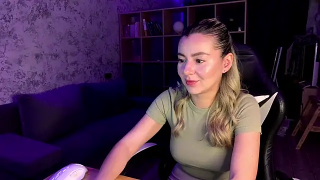 Snapshot of SandyKiss_ chatting on May 2026 06:38:02 PM SandyKiss online show from May 2026 06:38:02 PM