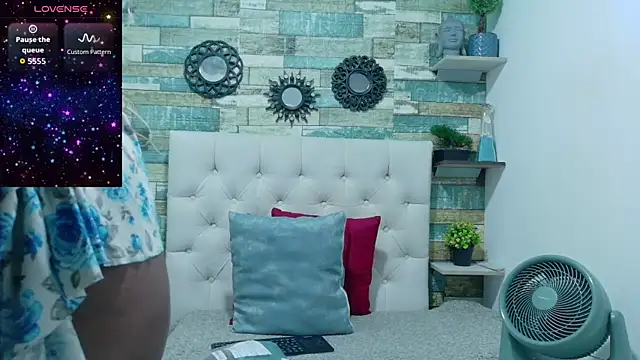 Skylernaomi online show from April 2026 03:06:01 PM