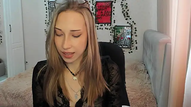 Emmarayder online show from April 2026 12:43:02 PM