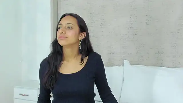 Charlotte Benette online show from April 2026 12:50:02 PM