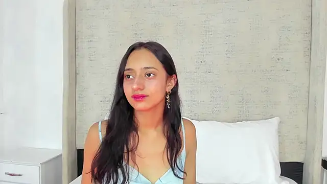 Charlotte Benette online show from April 2026 12:43:01 PM