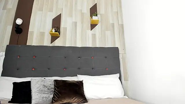 GrayHall online show from April 2026 08:14:02 PM