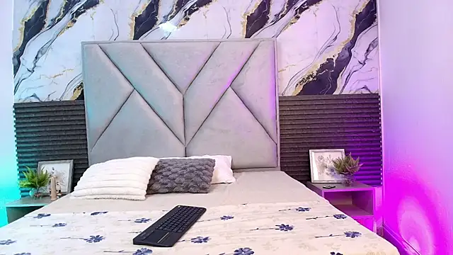 Lunaa Rossee online show from April 2026 07:58:02 PM