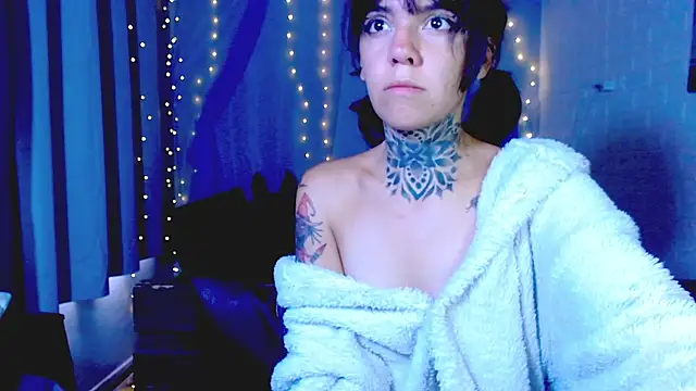 LannieGonzales online show from April 2026 03:28:01 PM