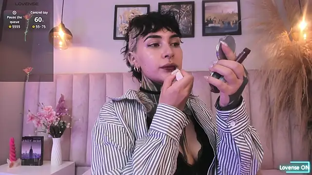 Luana fiore online show from April 2026 12:21:01 PM