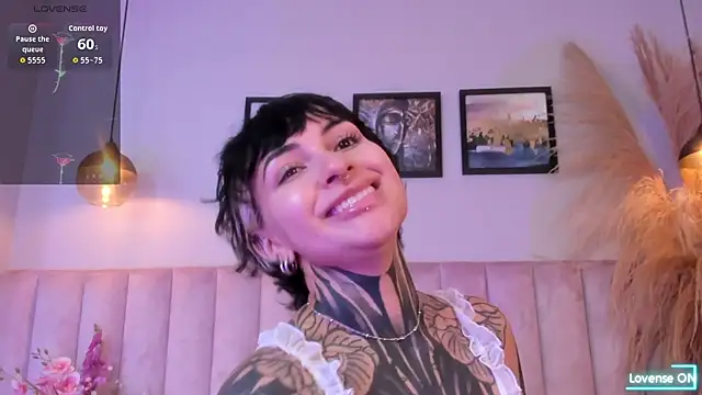 Luana fiore online show from April 2026 12:20:01 PM