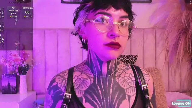 Luana fiore online show from April 2026 12:21:02 PM