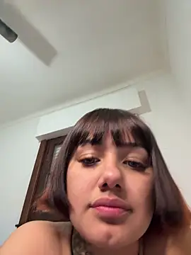 Snapshot of Abrildqquino chatting on May 2026 01:13:01 AM Abrildqquino online show from May 2026 01:13:01 AM