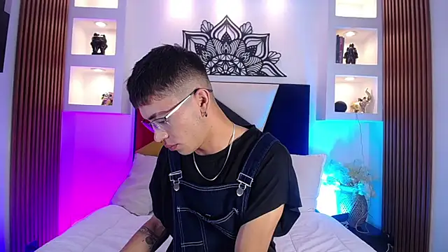 Dominik Blake online show from April 2026 08:32:01 PM