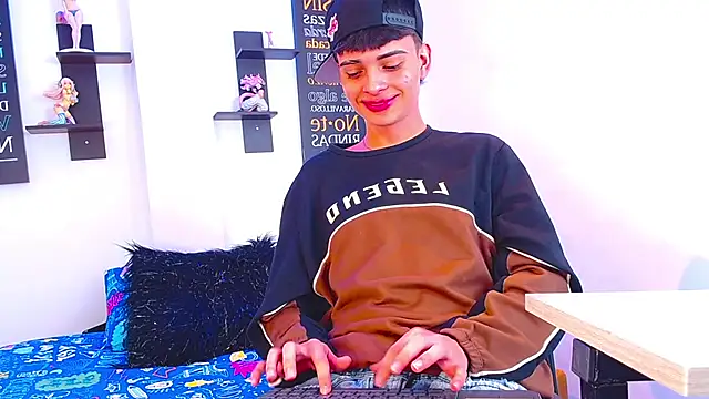 milo hot  online show from April 2026 06:17:01 PM