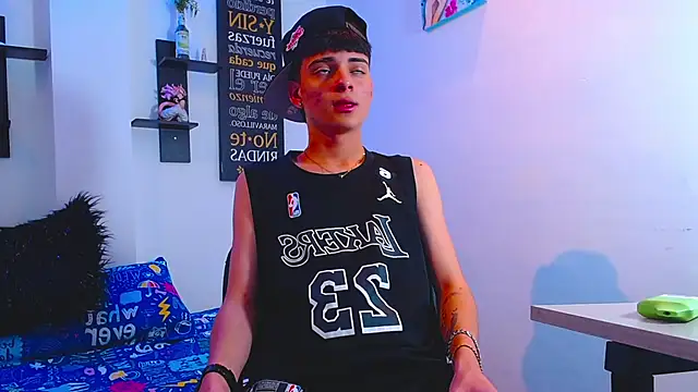 milo hot  online show from April 2026 07:03:02 PM