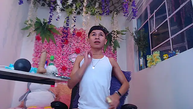 Thiagorincon22 online show from April 2026 11:05:02 PM