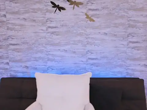 annemallow1 online show from April 2026 06:04:02 PM