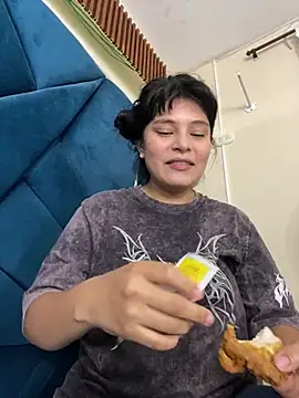 SamanthaColen  online show from April 2026 11:44:01 PM