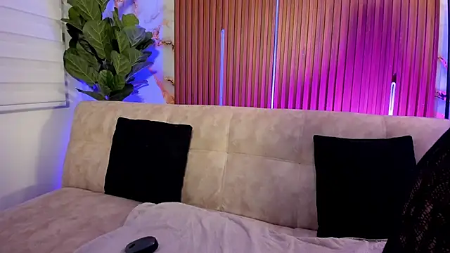 SamanthaVelvett  online show from April 2026 03:45:01 AM