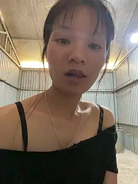 Elisa-a online show from April 2026 04:18:01 AM