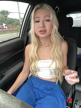 Kiss Auroraa online show from April 2026 04:50:02 AM