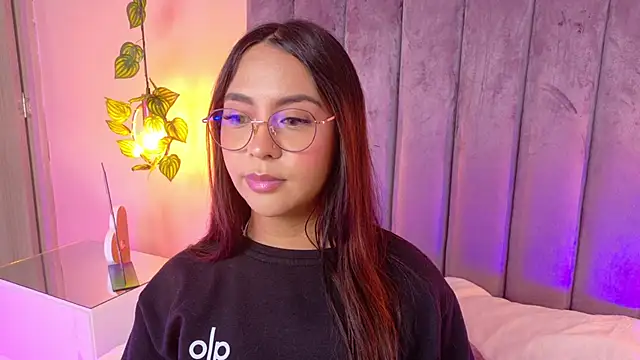 Snapshot of angelicaa_garcia chatting on May 2026 11:19:01 AM angelicaa garcia online show from May 2026 11:19:01 AM