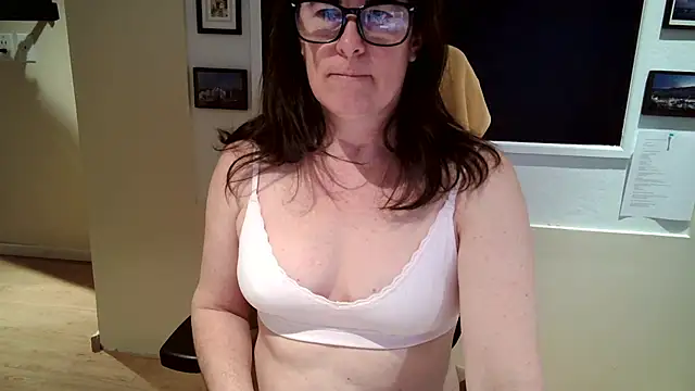 CuriousMadame online show from April 2026 11:58:01 AM