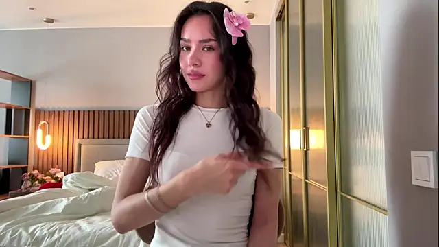 MinnaWatwood online show from April 2026 05:57:01 AM