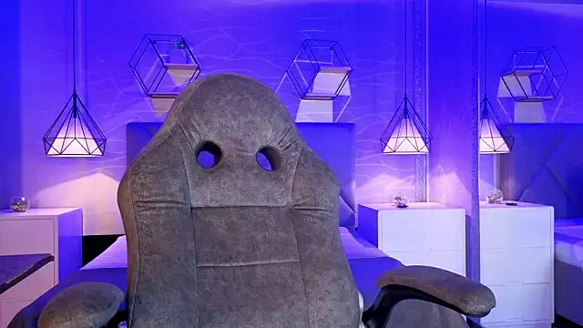 lhiamfitt10 online show from April 2026 02:55:02 PM