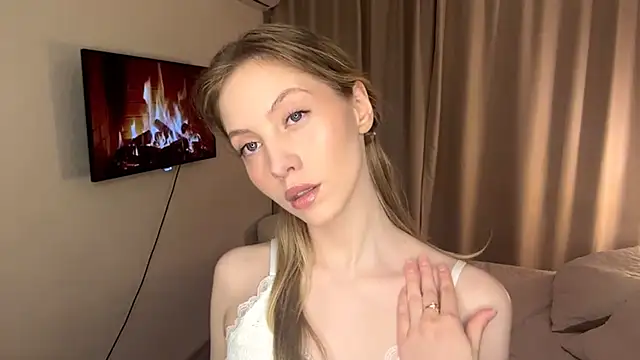 SofiaVelour online show from May 2026 06:12:02 PM