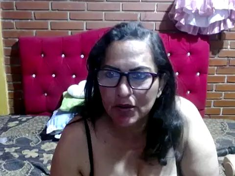 Snapshot of kristalmarelyn chatting on June 2026 06:04:01 AM kristalmarelyn online show from June 2026 06:04:01 AM